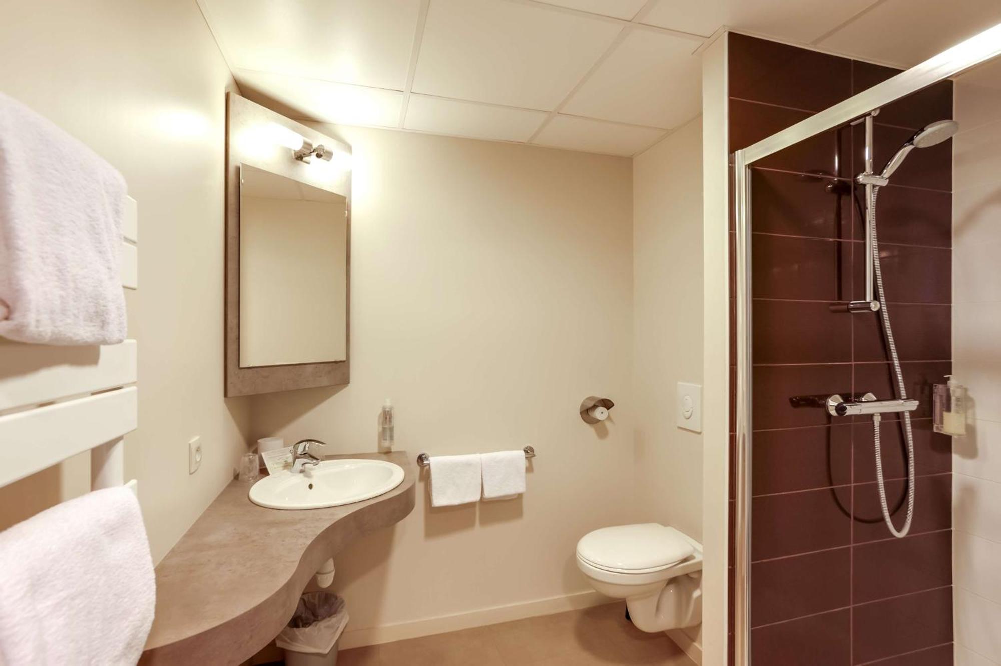ביניק Brit Hotel Le Galion & Spa מראה חיצוני תמונה